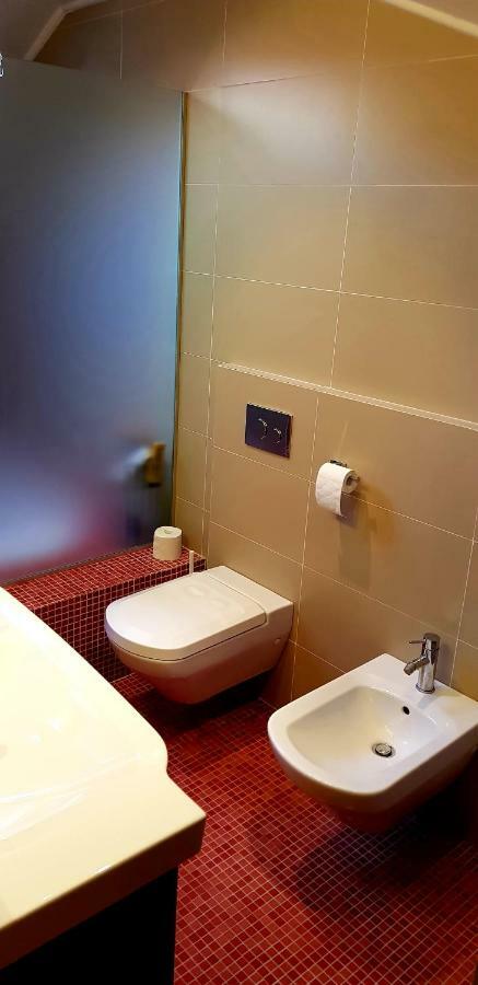 Exceptional Uzupis Bridge 3 Bedroom Apartment 빌뉴스 외부 사진