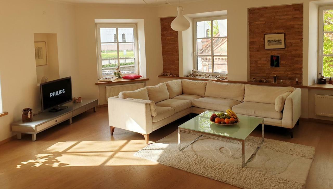 Exceptional Uzupis Bridge 3 Bedroom Apartment 빌뉴스 외부 사진